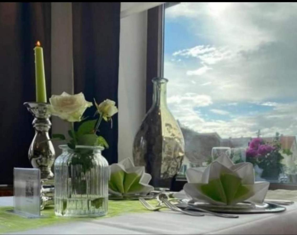 Hotel-Restaurant Und Gaestehaus Loewen Suessen Ngoại thất bức ảnh
