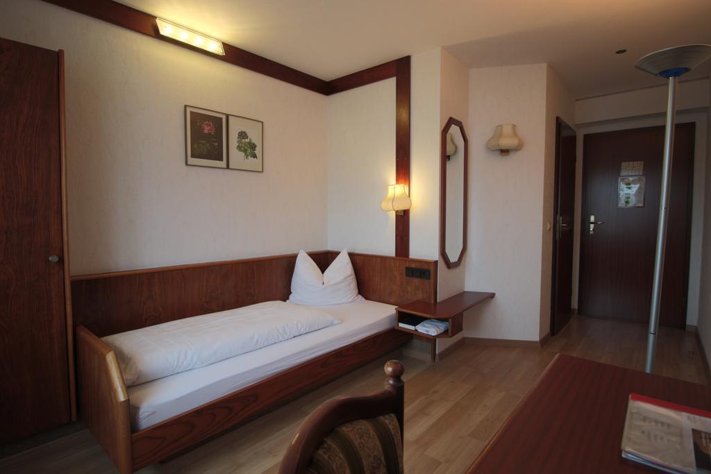 Hotel-Restaurant Und Gaestehaus Loewen Suessen Ngoại thất bức ảnh