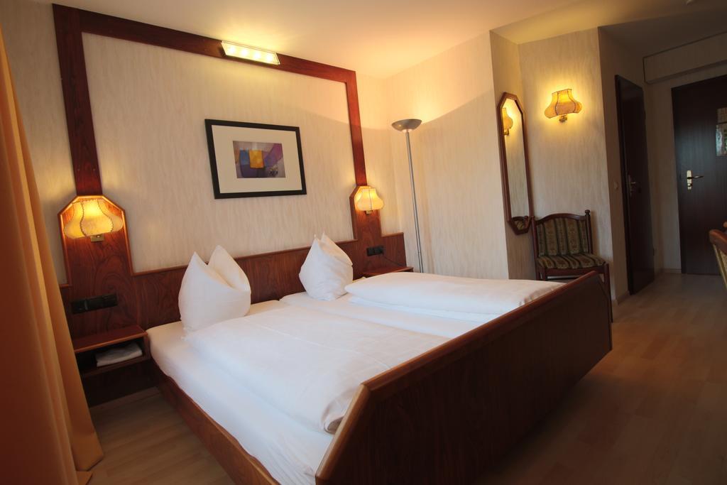 Hotel-Restaurant Und Gaestehaus Loewen Suessen Ngoại thất bức ảnh