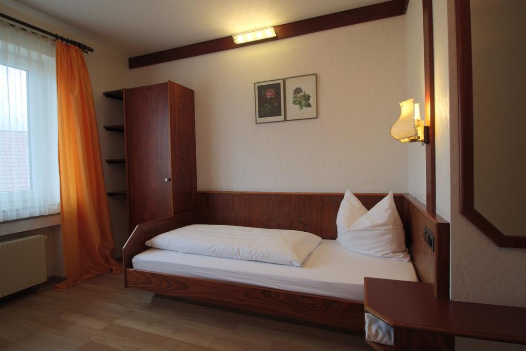 Hotel-Restaurant Und Gaestehaus Loewen Suessen Ngoại thất bức ảnh