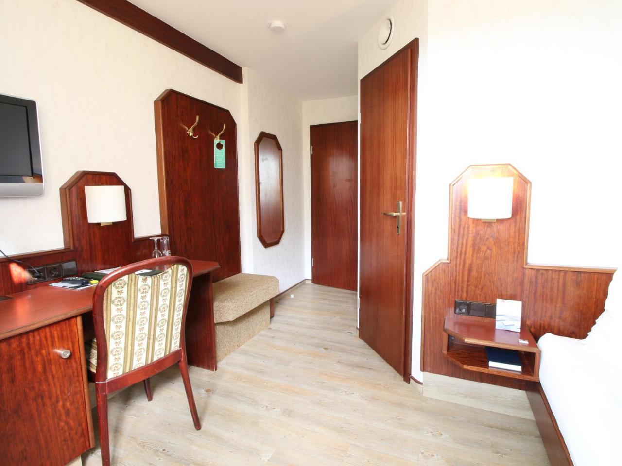 Hotel-Restaurant Und Gaestehaus Loewen Suessen Ngoại thất bức ảnh