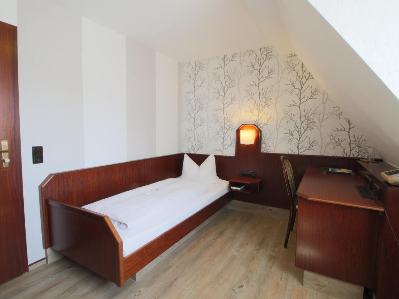 Hotel-Restaurant Und Gaestehaus Loewen Suessen Ngoại thất bức ảnh