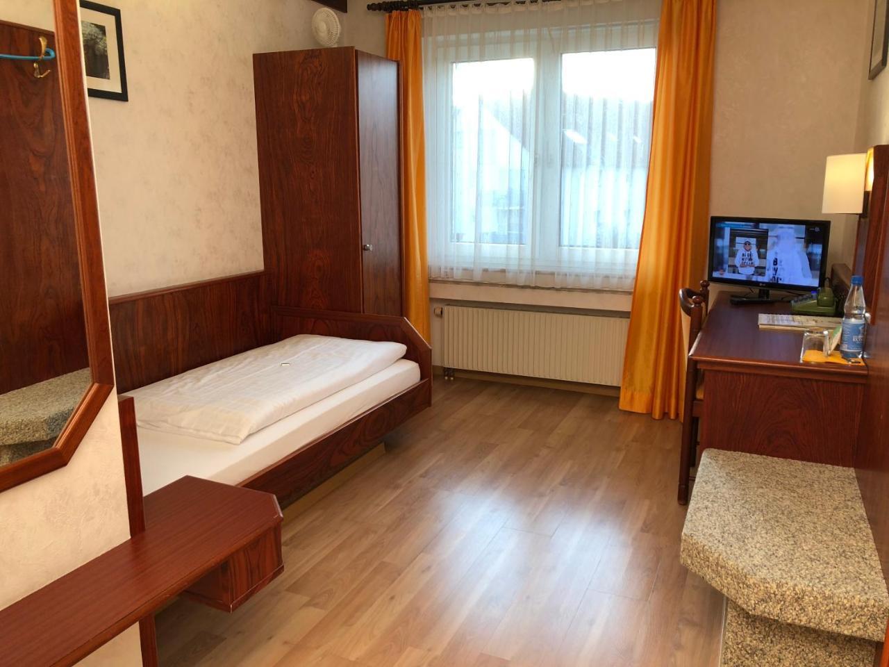 Hotel-Restaurant Und Gaestehaus Loewen Suessen Ngoại thất bức ảnh