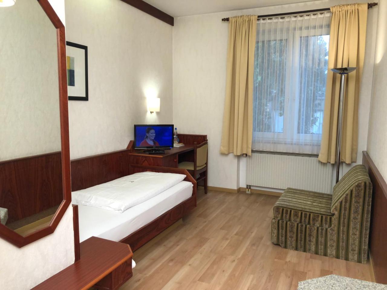 Hotel-Restaurant Und Gaestehaus Loewen Suessen Ngoại thất bức ảnh
