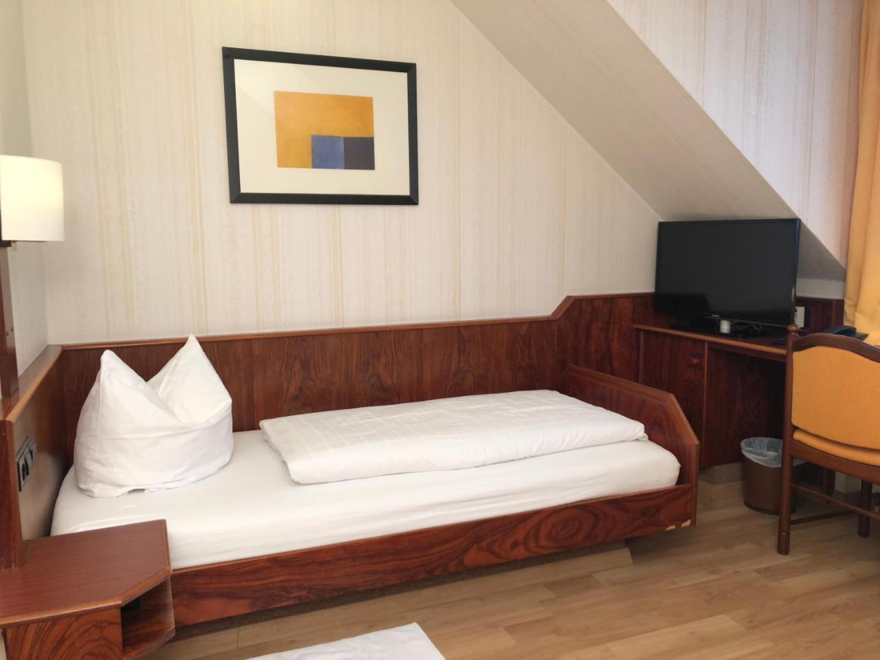 Hotel-Restaurant Und Gaestehaus Loewen Suessen Ngoại thất bức ảnh