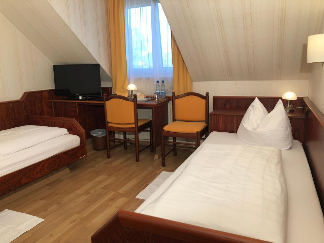 Hotel-Restaurant Und Gaestehaus Loewen Suessen Ngoại thất bức ảnh