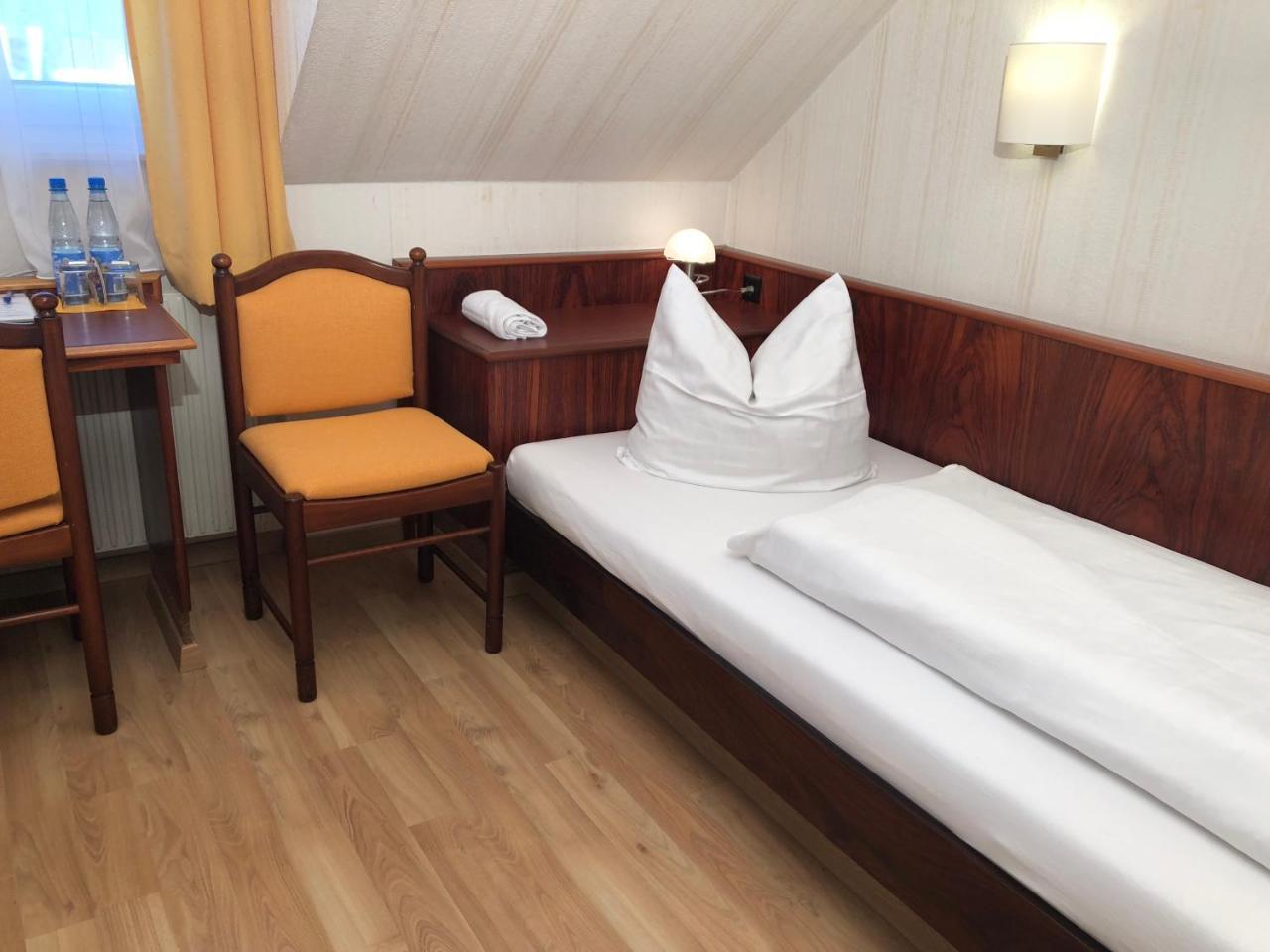 Hotel-Restaurant Und Gaestehaus Loewen Suessen Ngoại thất bức ảnh