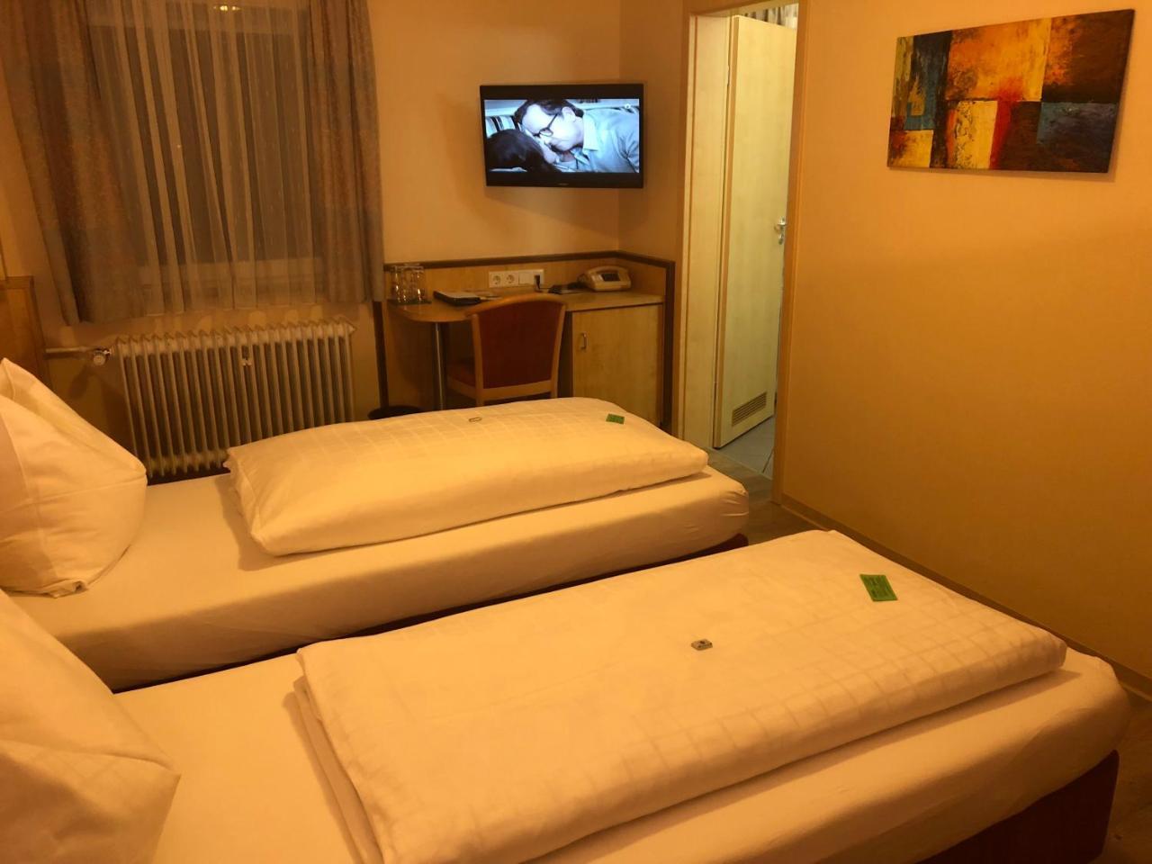 Hotel-Restaurant Und Gaestehaus Loewen Suessen Ngoại thất bức ảnh