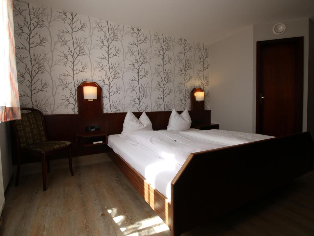Hotel-Restaurant Und Gaestehaus Loewen Suessen Ngoại thất bức ảnh