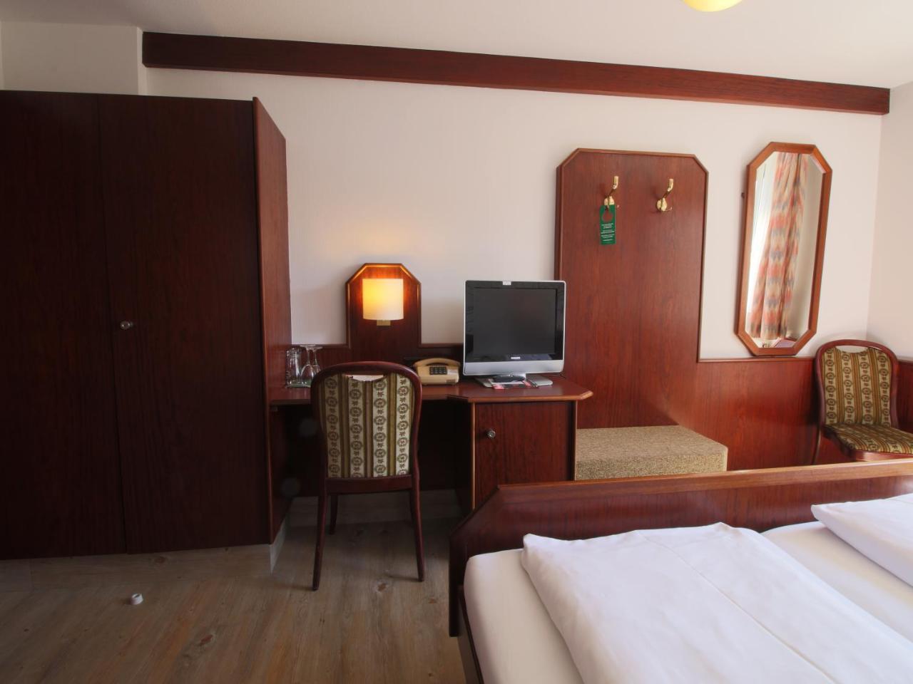 Hotel-Restaurant Und Gaestehaus Loewen Suessen Ngoại thất bức ảnh