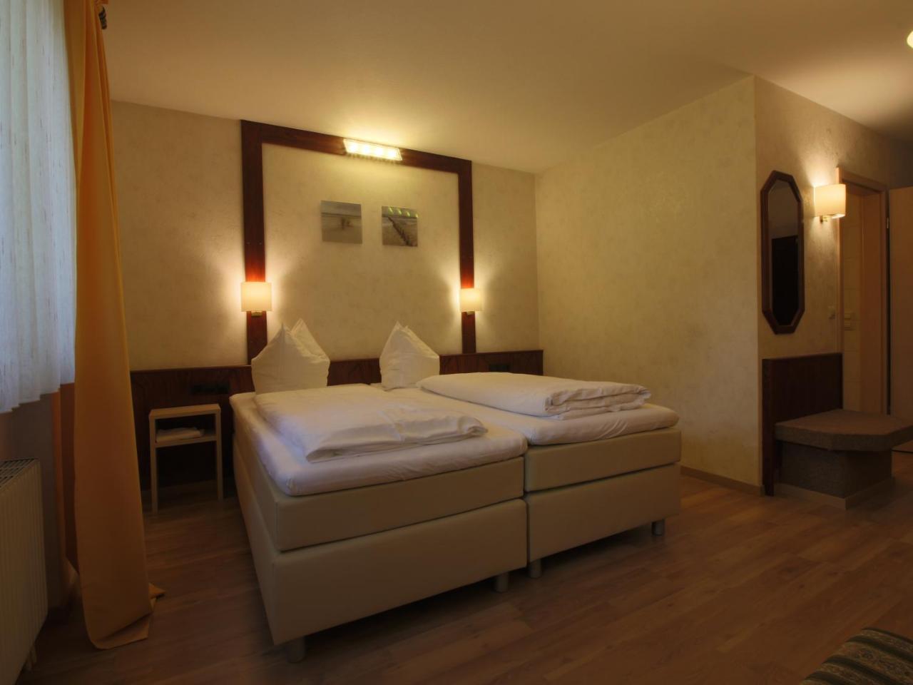 Hotel-Restaurant Und Gaestehaus Loewen Suessen Ngoại thất bức ảnh