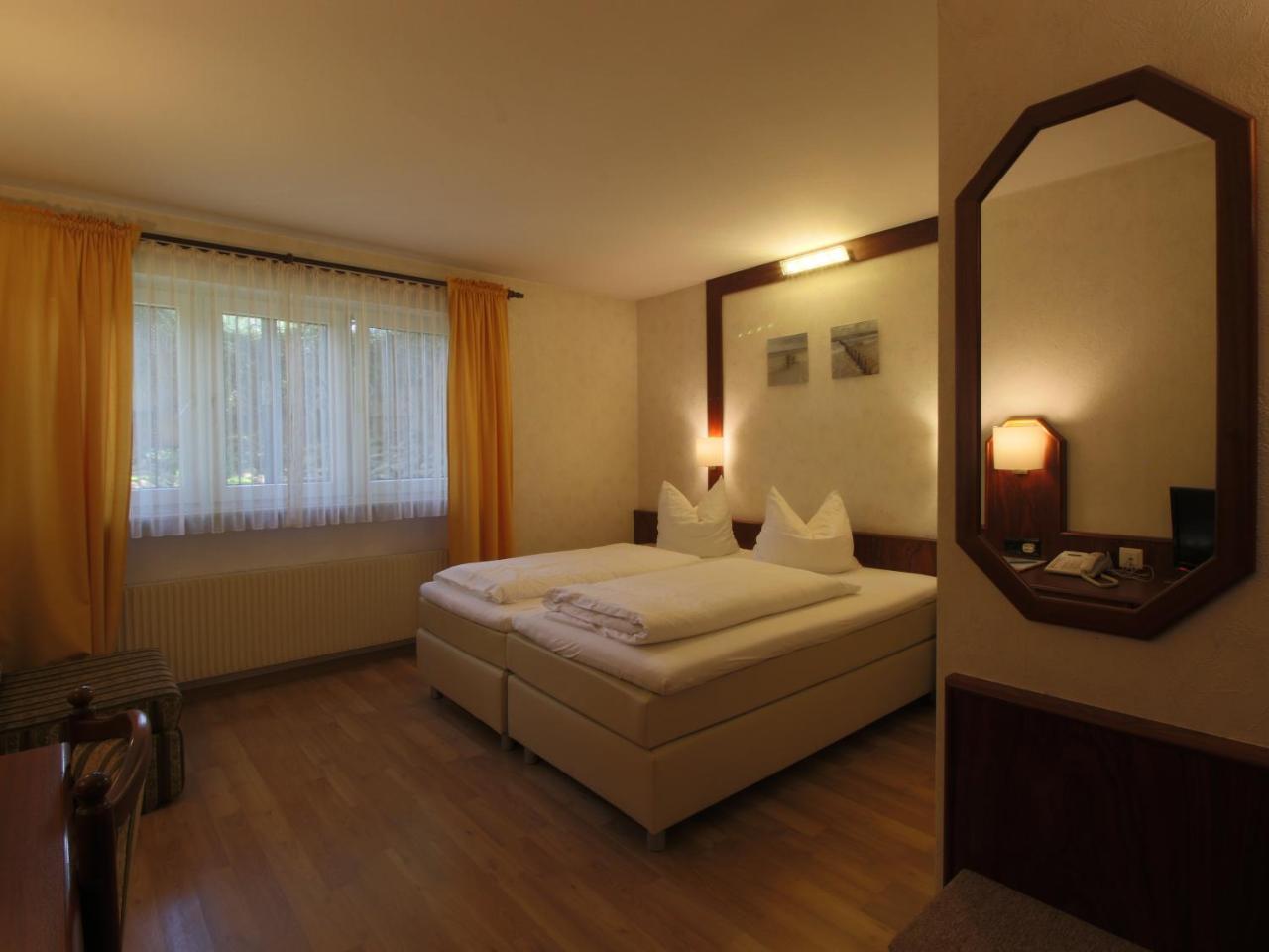 Hotel-Restaurant Und Gaestehaus Loewen Suessen Ngoại thất bức ảnh