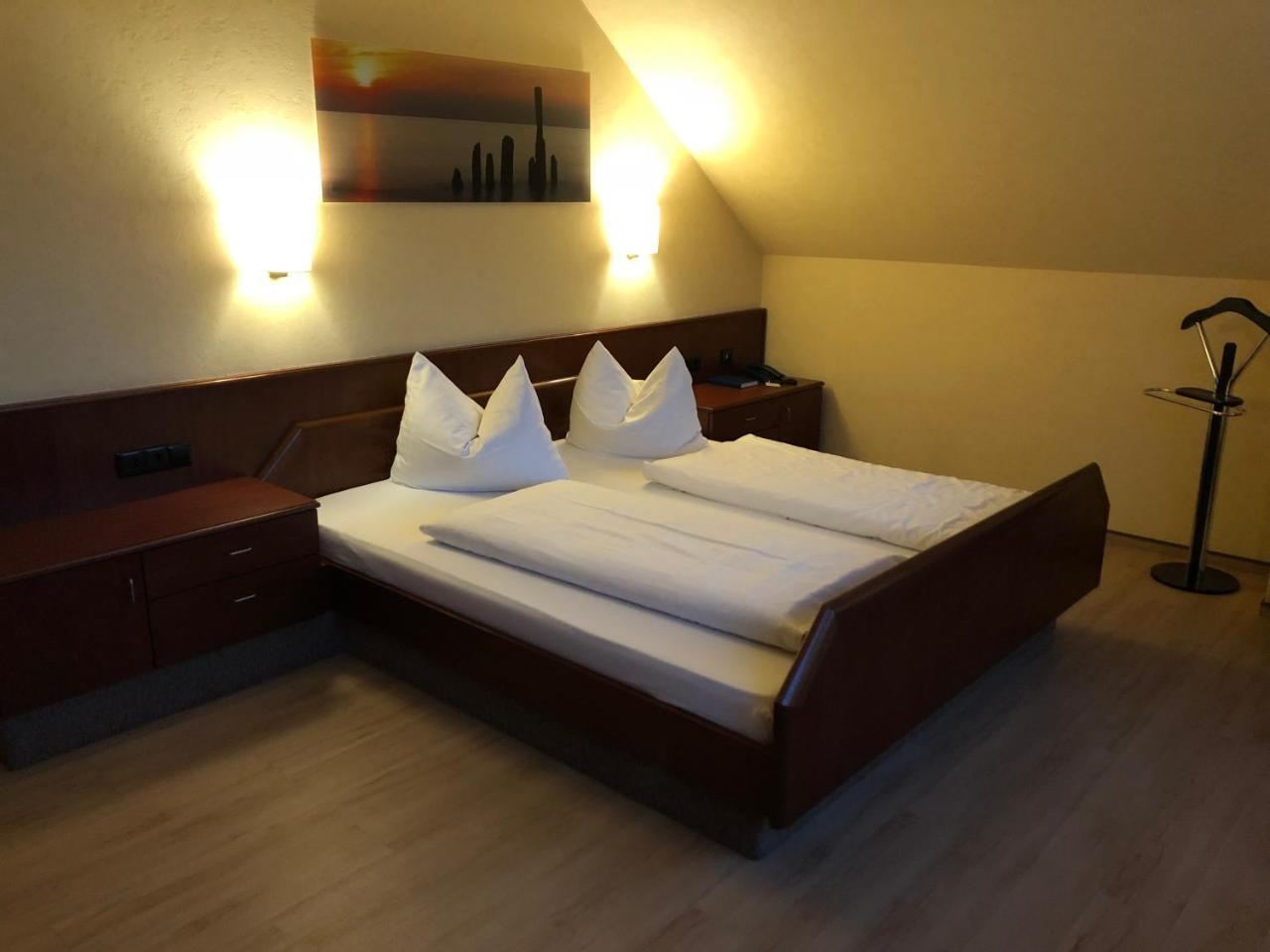 Hotel-Restaurant Und Gaestehaus Loewen Suessen Ngoại thất bức ảnh