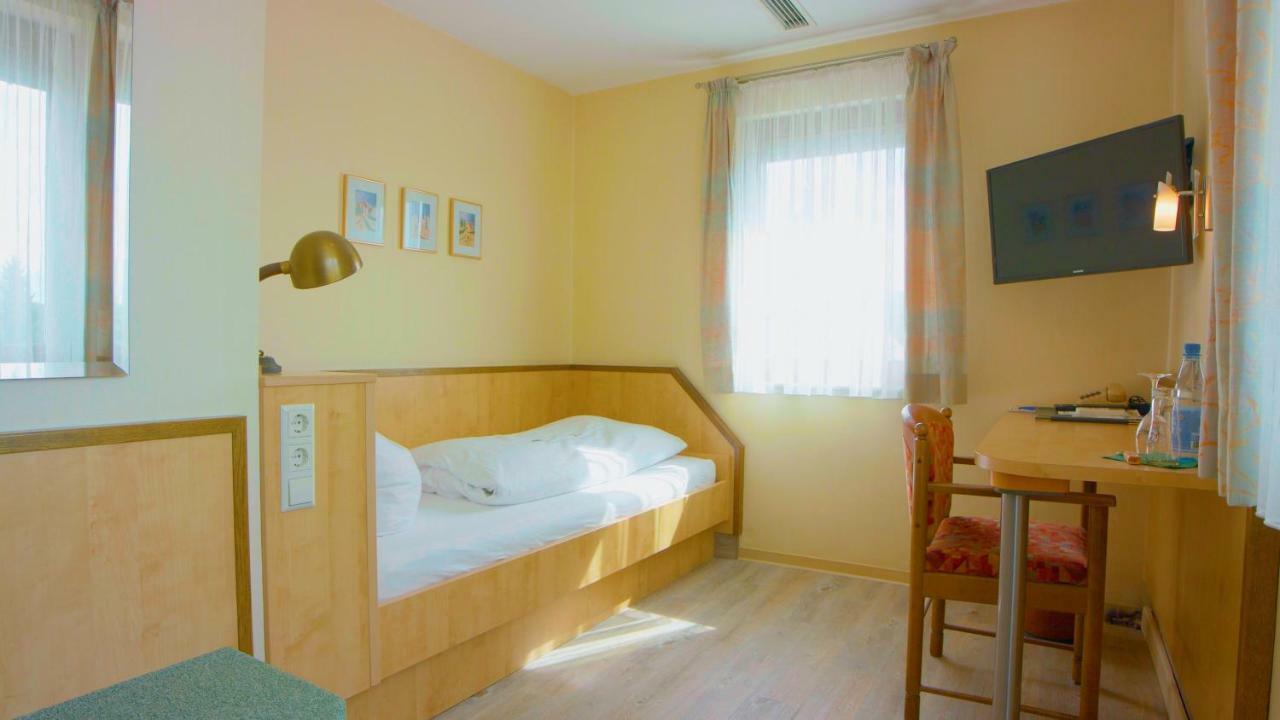 Hotel-Restaurant Und Gaestehaus Loewen Suessen Ngoại thất bức ảnh